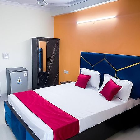 Roomshala 123 Happy Homes- Near Saket Metro Νέο Δελχί Εξωτερικό φωτογραφία